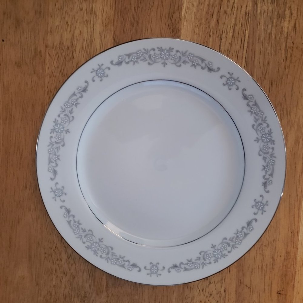 Imperial China Dalton #334 WINDOR dinner plate